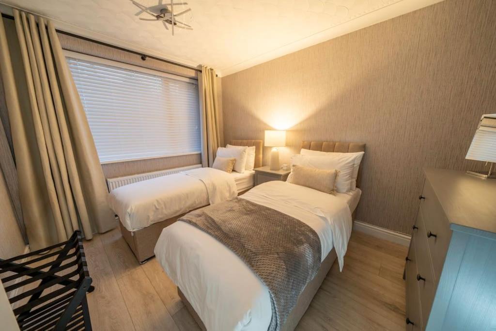 Entire Bungalow In Rawmarsh Extérieur photo