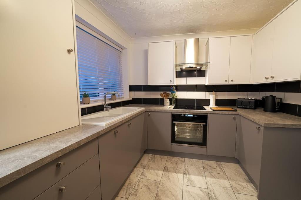 Entire Bungalow In Rawmarsh Extérieur photo